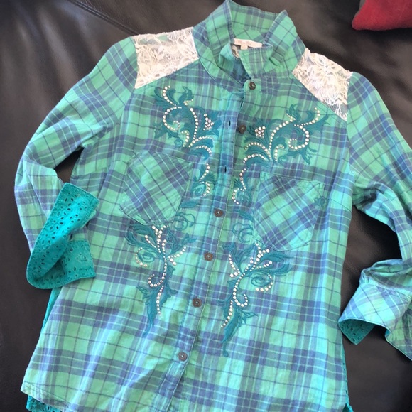 Great MISS ME Shirt with Bling, Lace, Embroidery & Sass! Small ⭐️🌸 - Picture 3 of 13